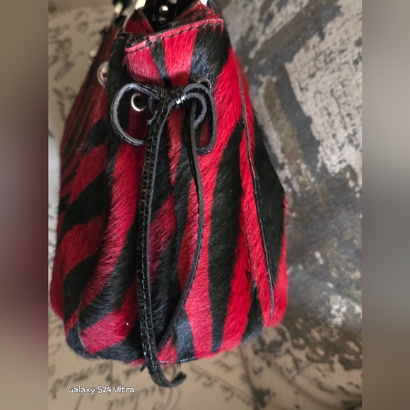 Roberta Gandolfi Animal Zebra Calf Hair/ Patent Leather Shoulder Bag EUC w Charm - Picture 9 of 17